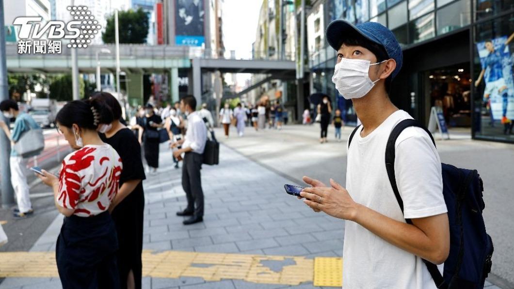 專長耍廢!躺平男「出租自己」 5年賺翻890萬還出書