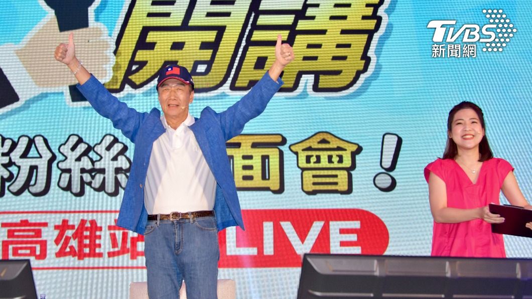 鴻海創辦人郭台銘今(14)日晚間到高雄岡山參加美麗島董事長吳子嘉的「董事長開講」粉絲見面會活動。(圖/胡瑞麒攝)