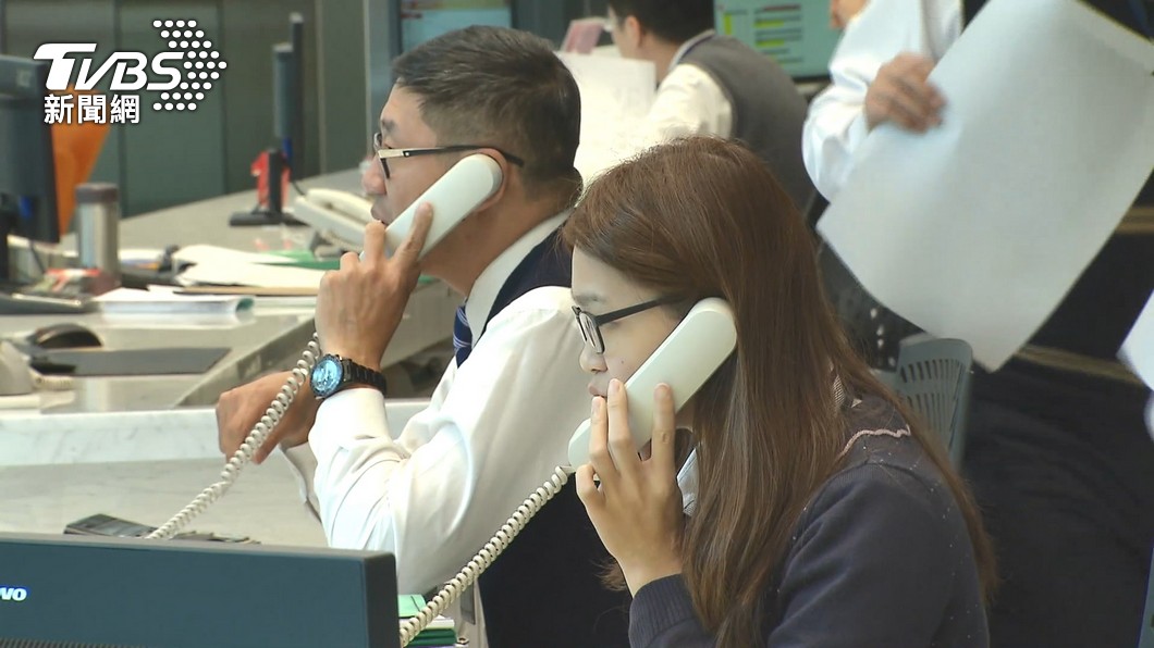 各產業薪資排行揭曉!銀行業名列第3 「最薪酸」3職業也曝光