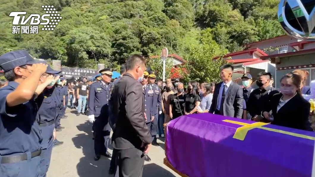 慟!台中警執勤休克不治 百警淚送行不捨喊:任務結束了