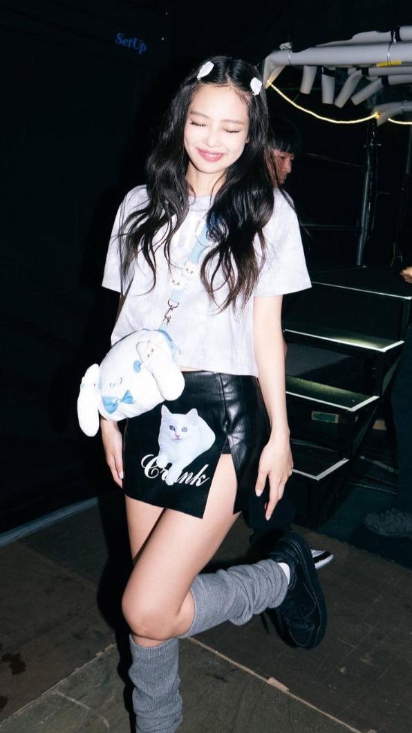 Jennie坦言「不適合穿高跟鞋跳舞」(圖/Jennie IG)