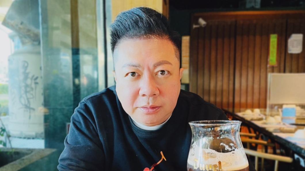 董至成穿搭越來越有型。(圖/翻攝自董至成臉書)