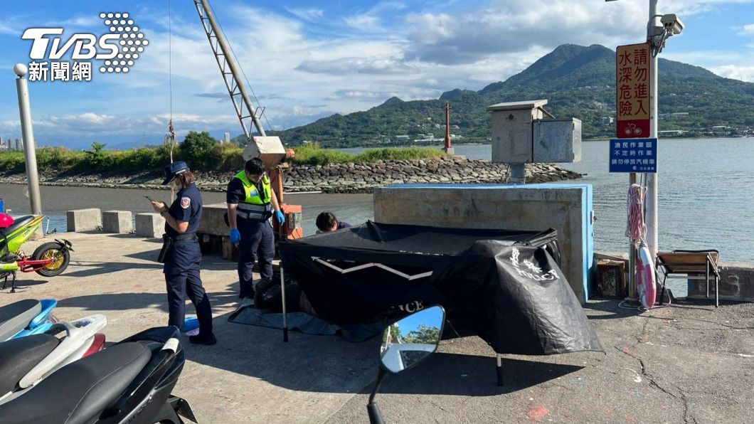 快訊/淡水老街河岸驚見無名浮屍 遊客嚇傻急閃避