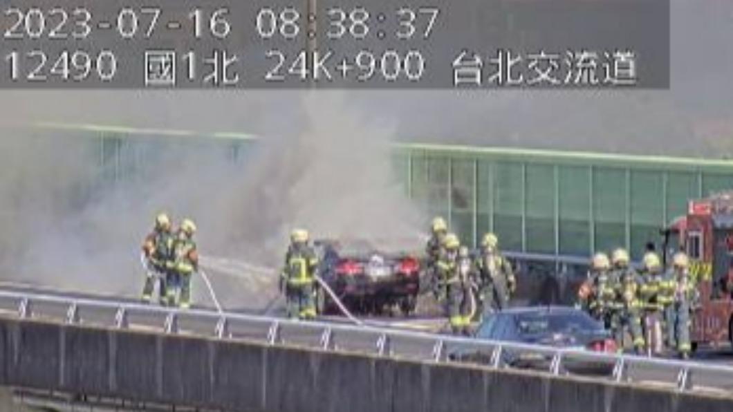 大批警消到場搶救。（圖／警方提供）