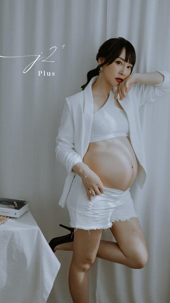 吳宇舒展現當媽的自信美。(圖/J2 Plus婚紗攝影提供)