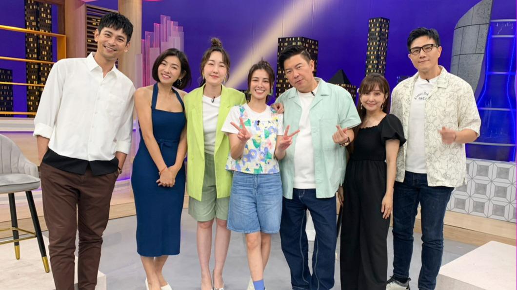 楊子儀(左起)、米可白、巴鈺、宇珊、曾國城、愛紗、蔣偉文日前錄影。(圖/衛視中文台提供)