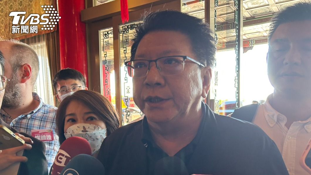 潘孟安出席民進黨全代會前受訪。(圖/黃宣尹攝)
