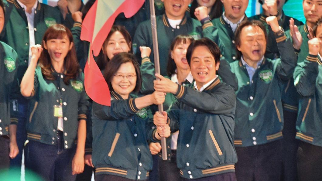 民進黨全代會下午在圓山大飯店登場,蔡英文授旗給賴清德。(圖/胡瑞麒攝)