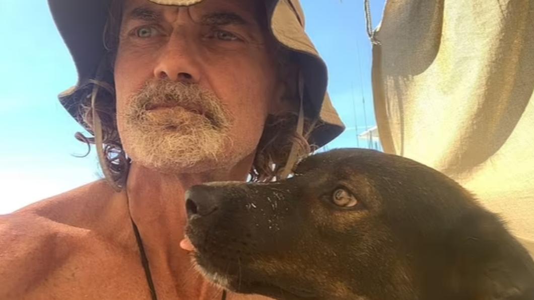 澳洲男子與愛犬從墨西哥出發後,在太平洋漂流近3個月。(圖/翻攝自DailyMail)