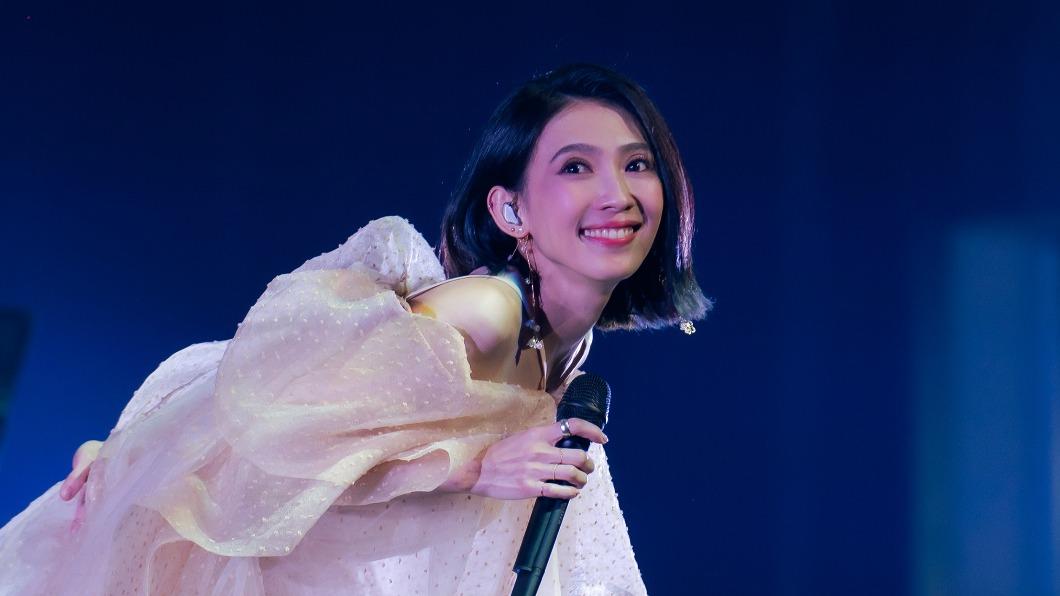 睽違七年!戴佩妮一登台喉嚨出狀況 鼻孔出現異物嚇壞粉絲