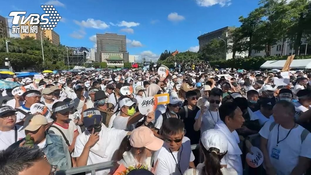 支持民眾擠爆凱道。(圖/TVBS)