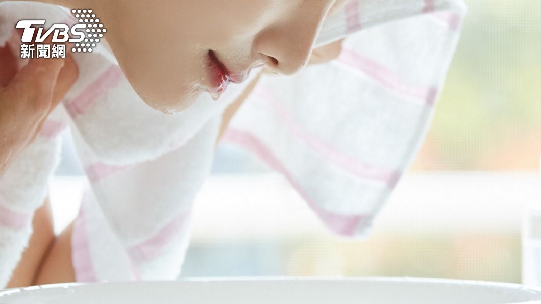 別用毛巾擦臉?美容師憂「細菌抹滿臉」:還可能撕裂皮膚