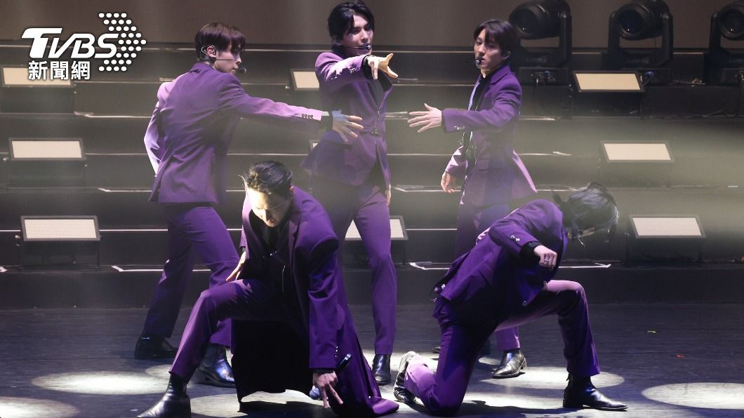 SF9熱力演唱13首人氣歌曲,嗨翻全場。(圖/趙世平攝)