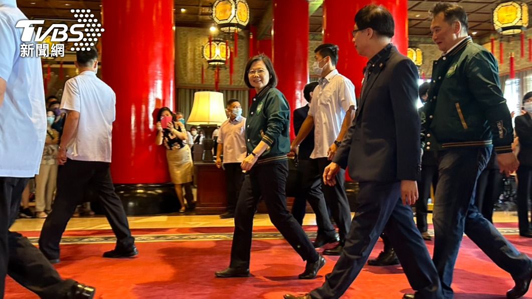 蔡英文讚冷氣「冷氣不錯」挨批 綠營嘆:小玩笑不必被做文章