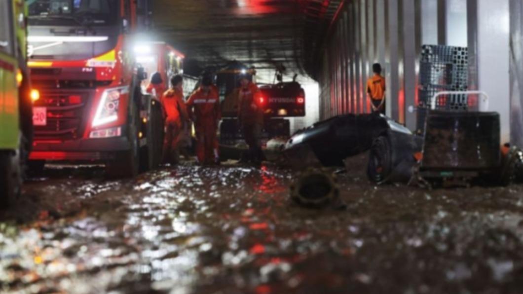 南韓各地因連日大雨傳出災情,全國至少已40人死亡。(圖/翻攝韓聯社Yonhapnews)