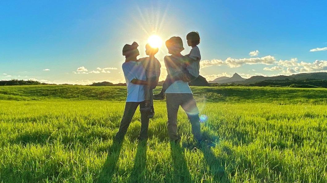 宥勝一家人到澳洲旅遊。(圖/翻攝自宥勝臉書)