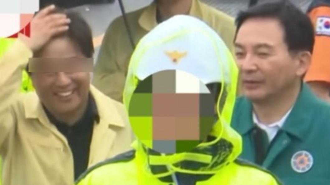 韓國網友認為該公務員在意外現場露出笑容並不恰當。（圖／翻攝自推特@usminjooforum）