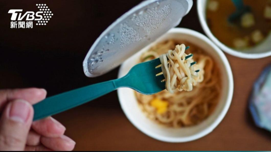泡麵系畢業！油漆工程師親揭「這招」去油　網讚：頭都禿還沒發現