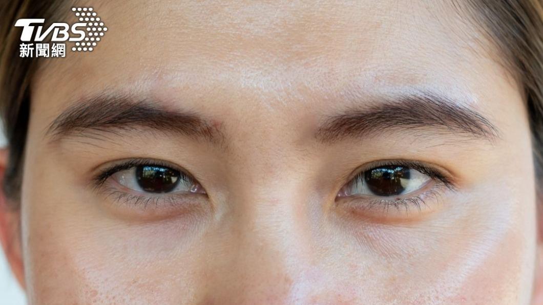 眉毛藏痣容易吸引財神。(示意圖/shutterstock 達志影像)