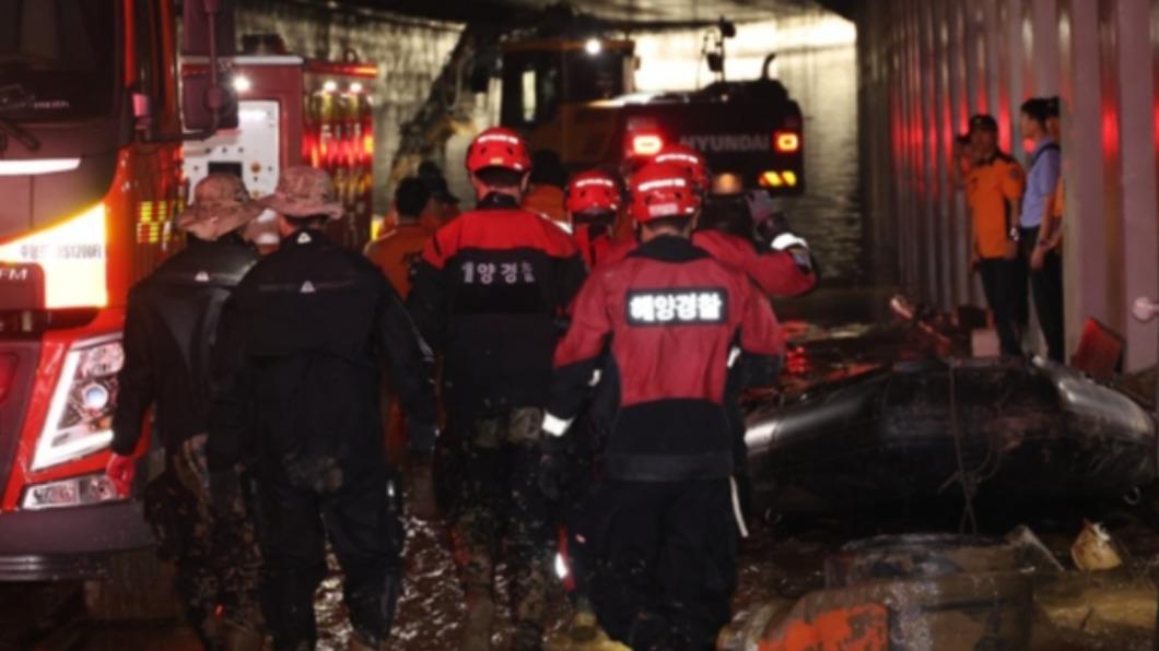 地下車道淹水事故共造成14人不幸罹難。(圖/翻攝韓聯社Yonhapnews)