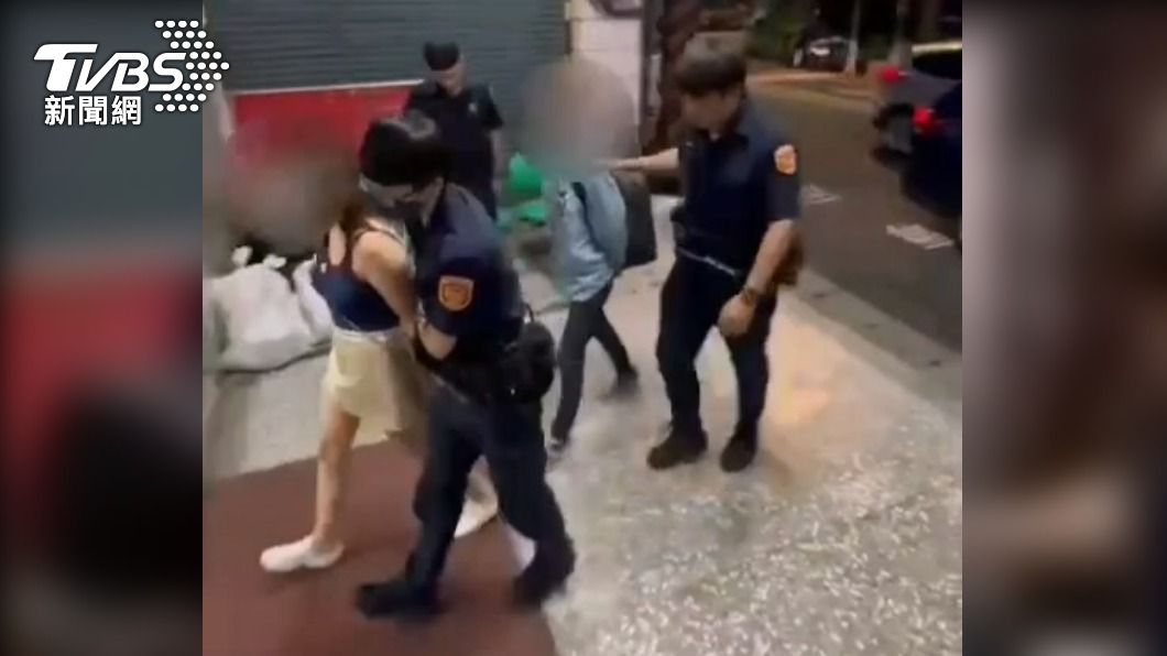 警方還查扣2女不法所得20多萬元。（圖／TVBS）
