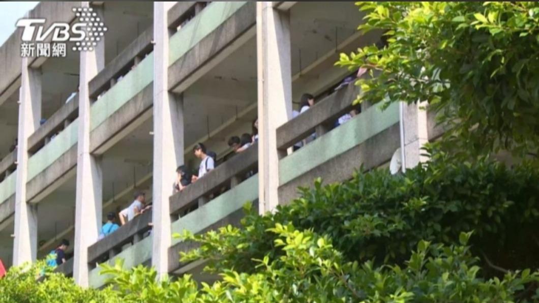 家長認為校方管理不當，導致男童爬上課桌椅不慎墜落。（示意圖／TVBS）