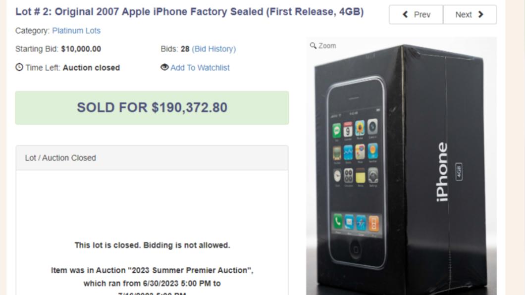成功拍賣的初代iPhone。(圖/翻攝自LCG Auctions)