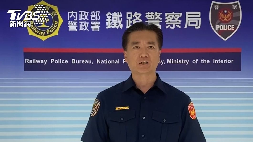鐵路警察局督察長林建良表示,已將該名警官調職並記過懲處。(圖/TVBS)