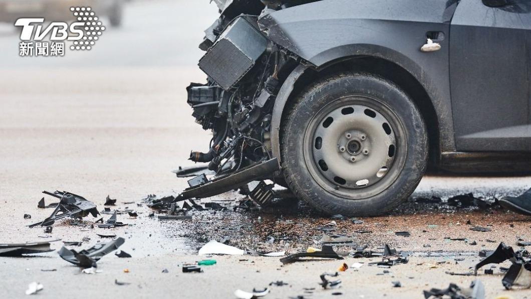 上班撞到主管老婆車！他嚇壞道歉「結局秒反轉」　網笑：立大功