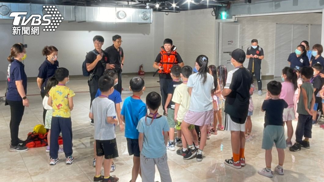學童們透過體驗活動學得防災知識。（圖／TVBS）