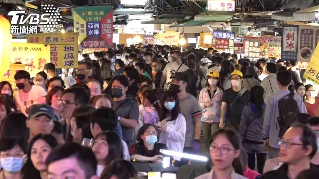 逛起來!台灣人氣夜市TOP6 「這間」榮登約會聖地