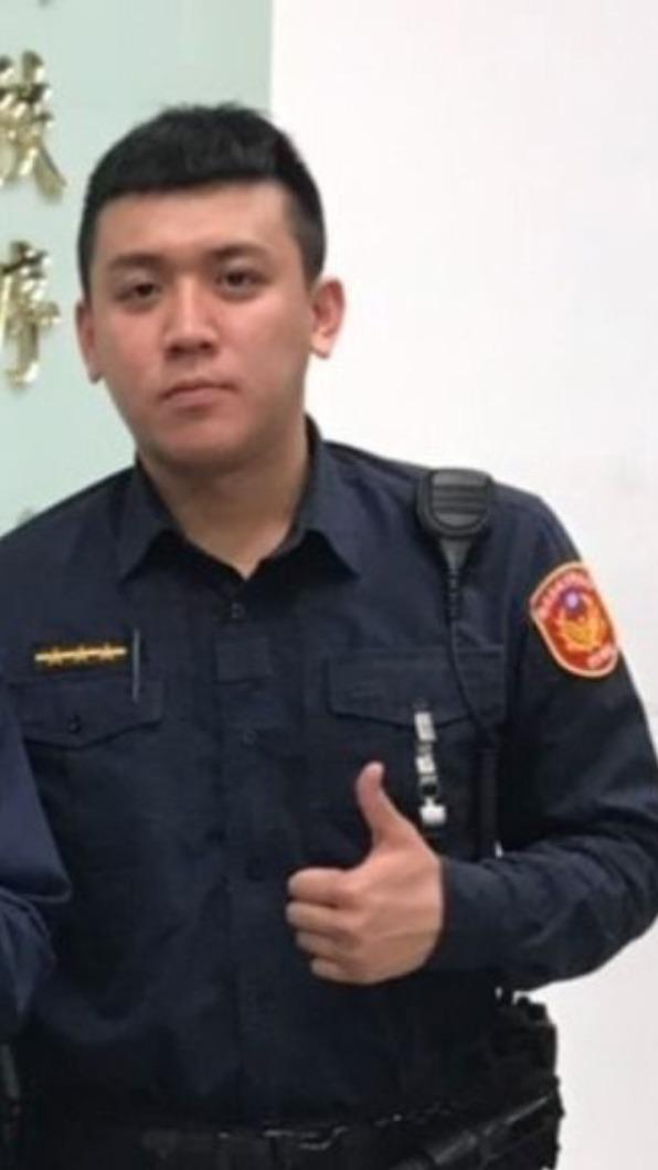 男方正是秀朗派出所的涂姓員警。（圖／翻攝臉書永和警好讚）