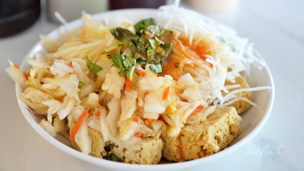 臭豆腐有分大份100元、小份60元。(圖/水晶安蹄不務正業過生活提供)