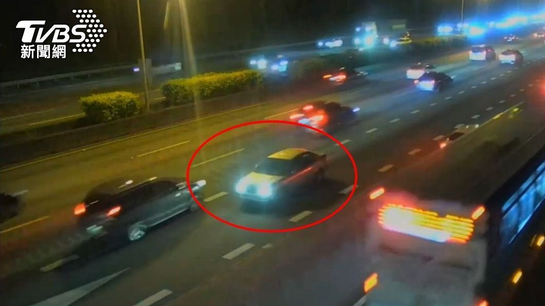 有片/逆向上國道!超狂畫面曝 7旬伯南下車道「堅持向北」