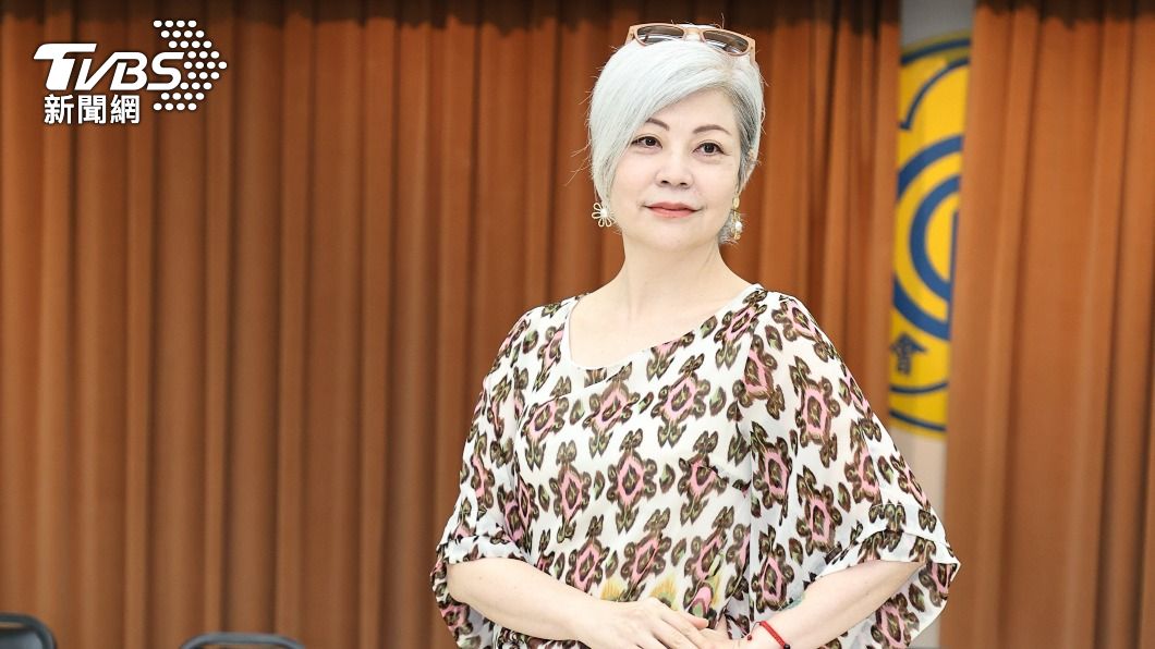 「第1屆中國小姐」胡翡翠頂白髮現身　被問張淑娟「4字回應」