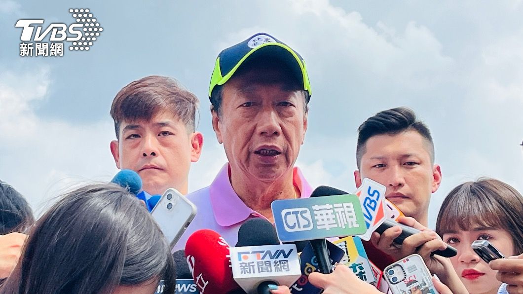 效法韓國瑜 郭台銘逛菜攤1小時:我來苦民所苦
