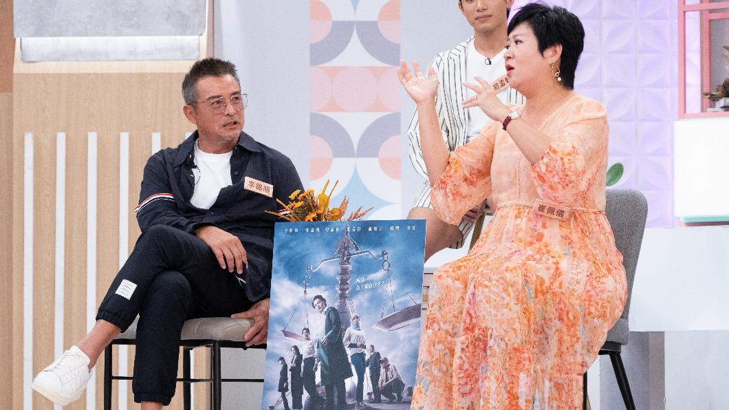 崔佩儀(右)曾經拍戲拍到昏倒。(圖/東森提供)