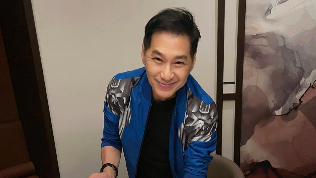 文章原本要出一張粵語專輯,卻因為與製作人鬧不愉快而放棄。(圖/翻攝自台灣歌手文章臉書)