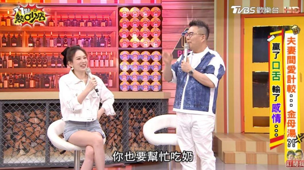 沈玉琳要余祥銓幫忙柔柔疏通乳腺。(圖/翻攝自《11點熱吵店》YouTube頻道)
