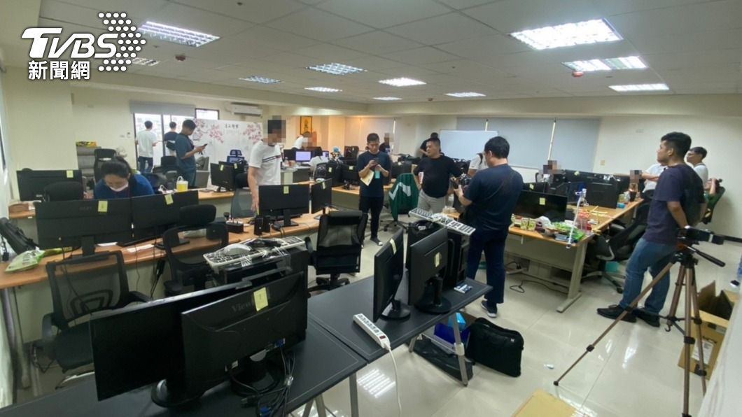 海撈上千萬元!線上博弈集團躲台中高樓商辦 警逮14人
