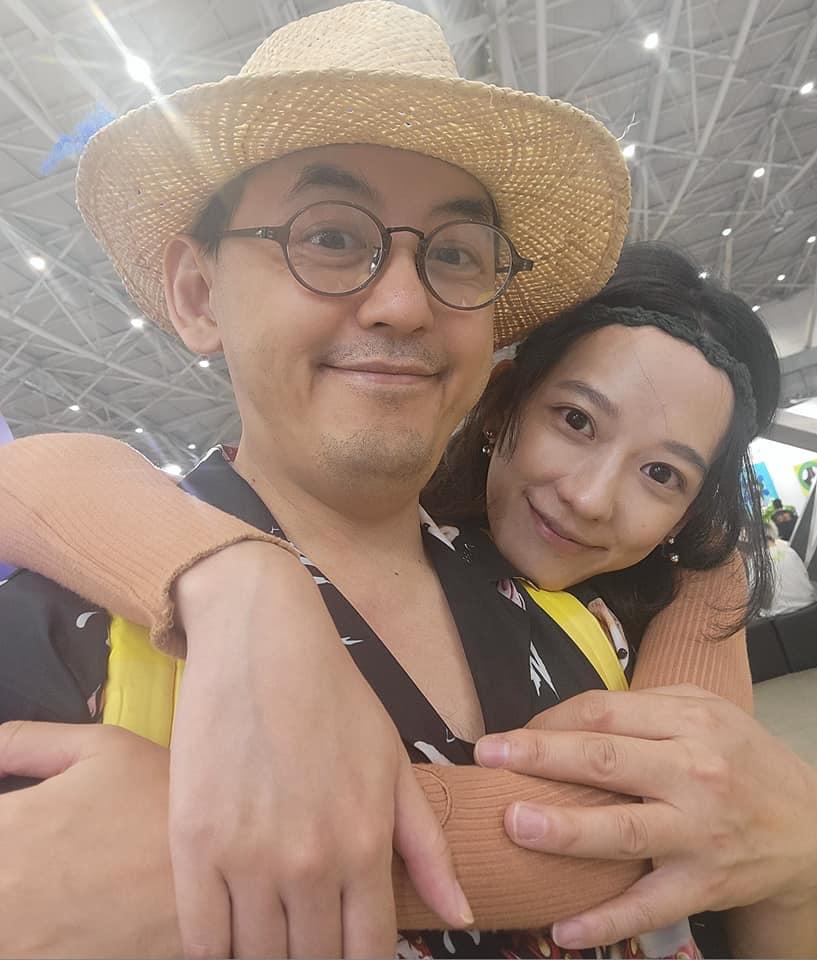 黃子佼與老婆孟耿如。(圖/翻攝自黃子佼臉書)