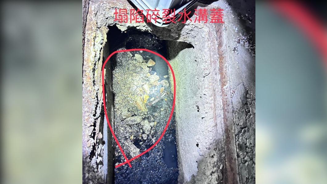 最後在溝底尋覓到水溝蓋。(圖/翻攝自白喬茵臉書)