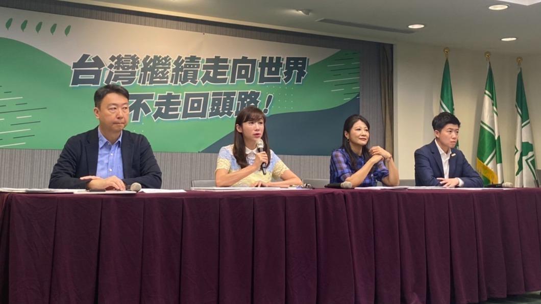 民進黨舉行記者會,痛批柯、侯重啟服貿。(圖/民進黨提供)