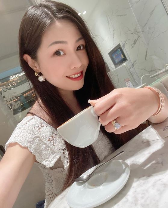 王青霞被外界猛酸,是因為錢才與李龍基談戀愛。(圖/翻攝自王青霞IG)