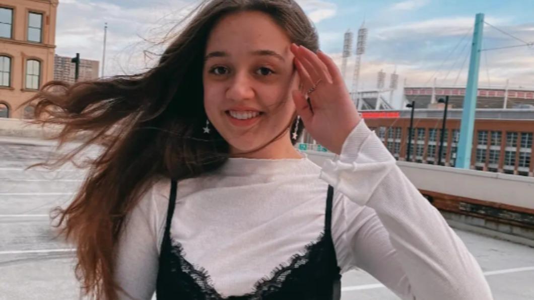 天外飛來橫禍!美卡車輪胎噴飛 18歲女大生遭擊中慘死
