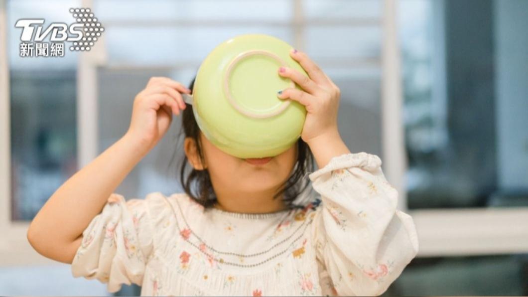 有家長坦言孩子本來就調皮,餐廳規定並不合理。(示意圖/shutterstock達志影像)