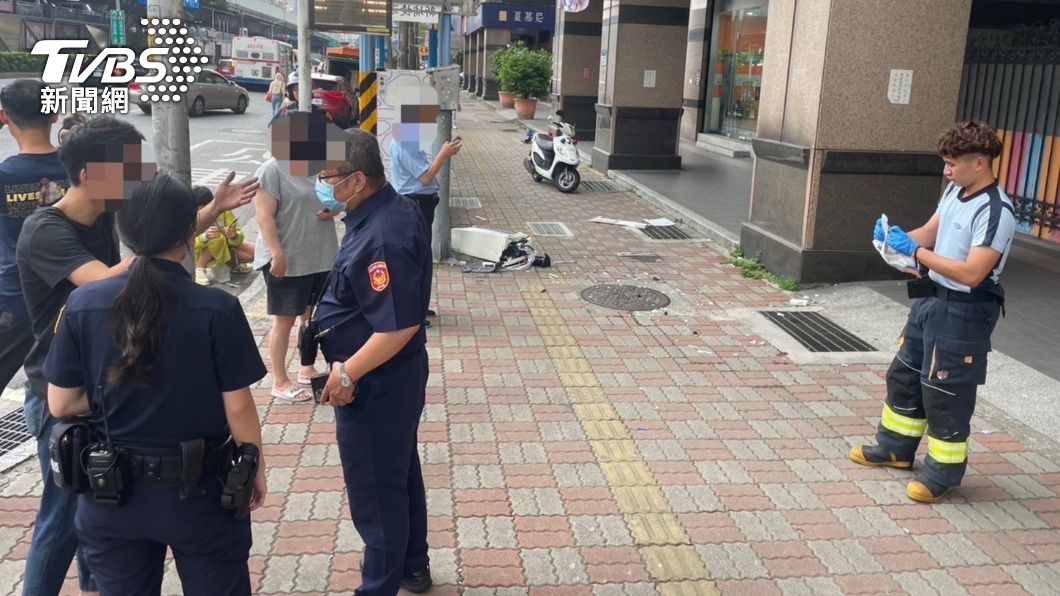 警方趕抵現場調查。(圖/TVBS)
