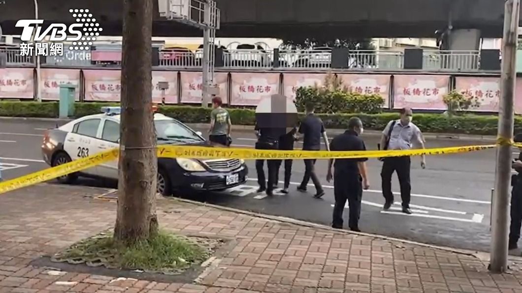 警方將施工的冷氣工人帶回偵辦。(圖/TVBS)