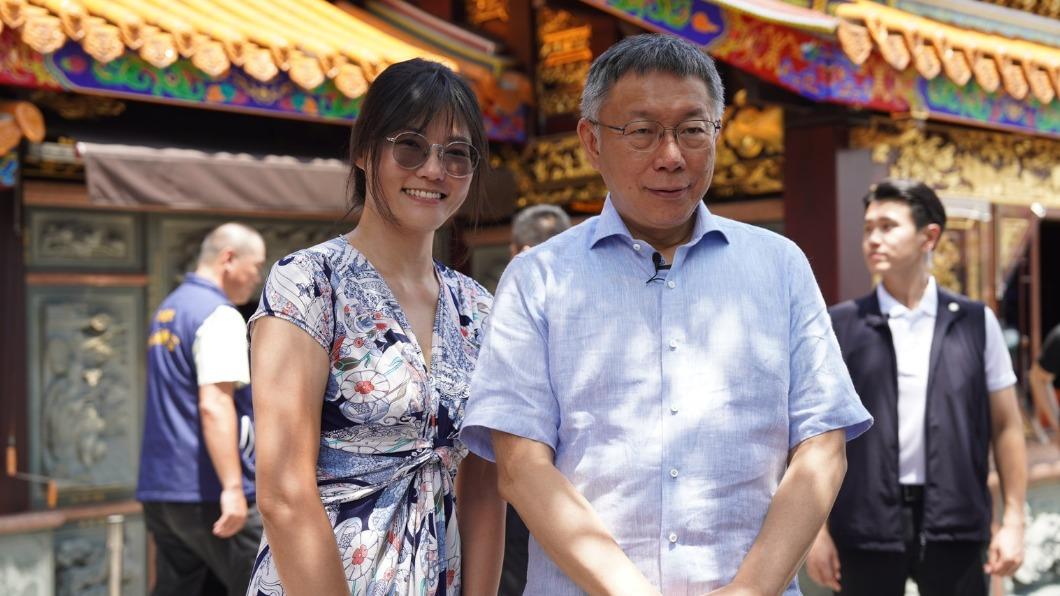 民眾黨總統參選人柯文哲今天到烘爐地南山福德宮參拜。(圖/民眾黨提供)