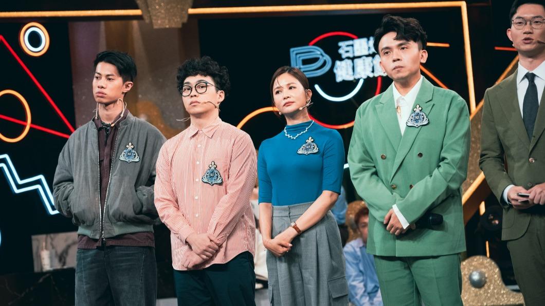 莫宰羊（左起）、賀瓏、吳怡霈、黃豪平相當認真參與辯論。（圖／三立提供）